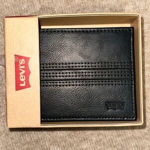 LEVI’S Men’s Black Leather RFID Protection Bifold Wallet